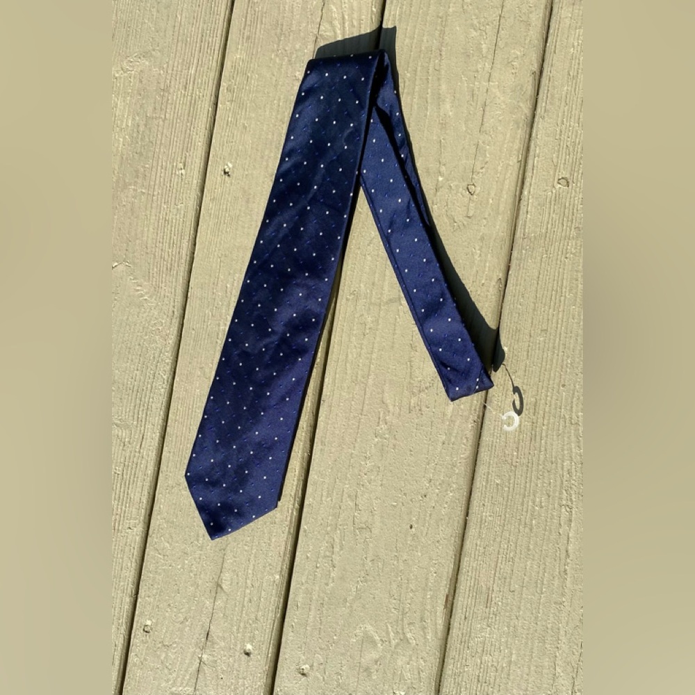 NWOT Brooks Brothers - Elegant navy/white/turquoise dot tie, 57”L x 3.5”W bottom